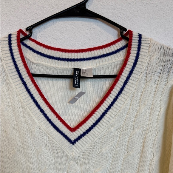 H&M Cream V-Neck Sweater with Red and Blue Trim - Picture 6 of 12